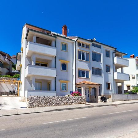 Apartments With A Parking Space Мали-Лошинь Экстерьер фото