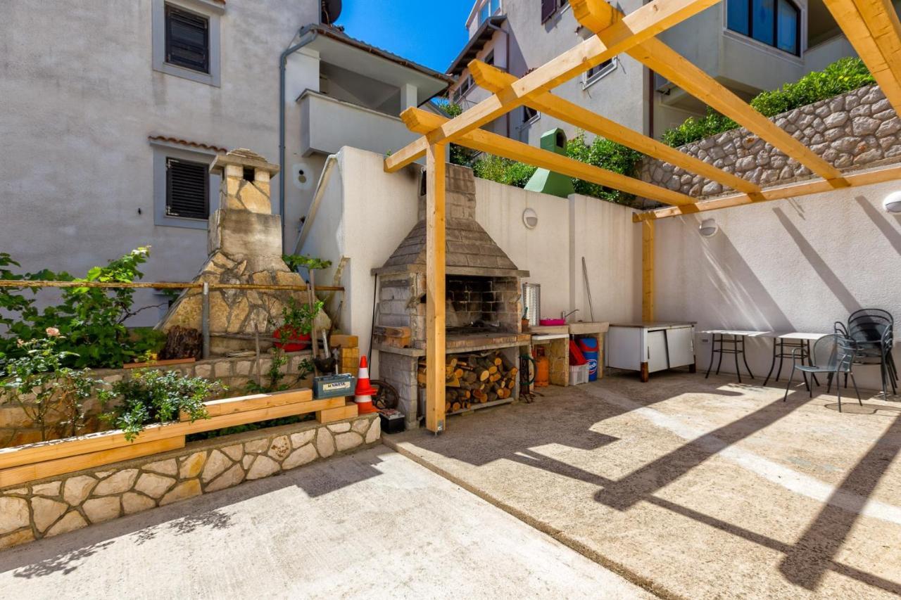 Apartments With A Parking Space Мали-Лошинь Экстерьер фото